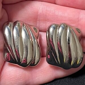 Vintage GJD Ribbed Shell Clip On Earrings Silver Tone Ginnie Johansen Designs